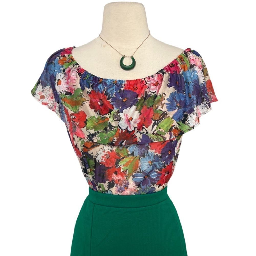 Vibrant Vintage 70s Flower Power Ruffle Could Shoulder Flouncy Floral Print Top